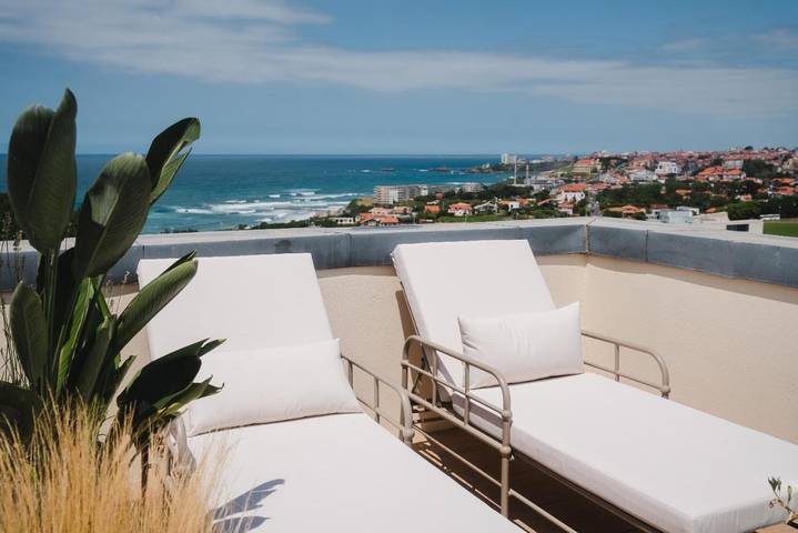 Gîte pour 4 personnes, avec Balcon et Terrasse ainsi que Piscine et Vue dans Golf d'Ilbarritz