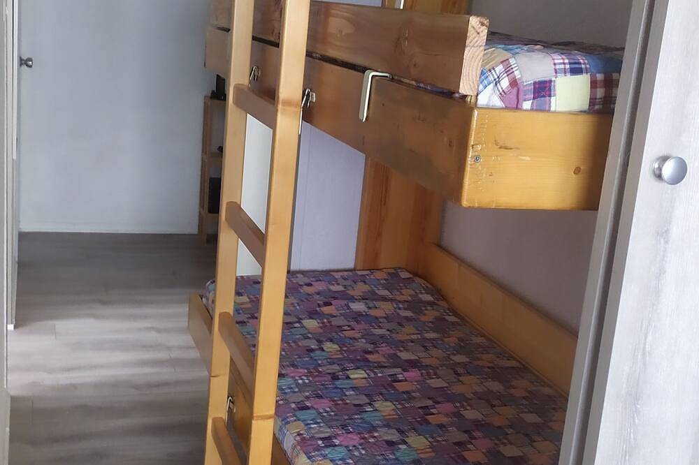 Entire apartment, 4-person apartment at the foot of the slopes, family resort. Pets welcome, in Le Collet d'Allevard, Allevard