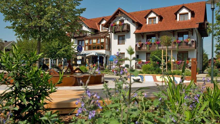 Ferienwohnung für 4 Personen, mit Garten und Pool sowie Sauna in Bad Blumau