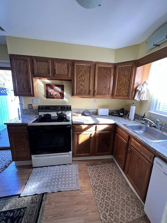 Peaceful home on the Nj Delaware canal tow path, blocks away to town. in Hunterdon County