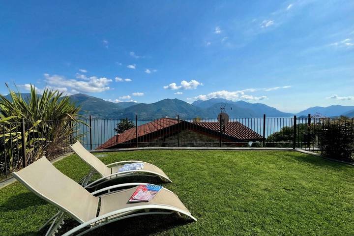 Villa voor 6 personen, with balkon and uitzicht op het meer as well as zwembad, kindvriendelijk aan het Comomeer
