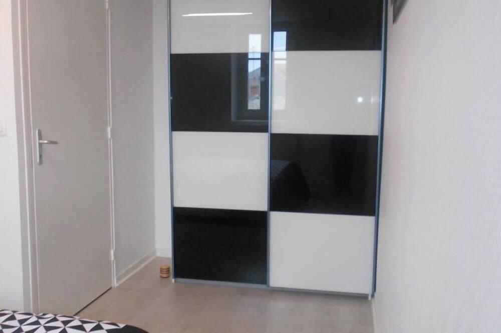 Entire apartment, Residence Valissou - Black and white apartment decoration in Châteauroux, Châteauroux region