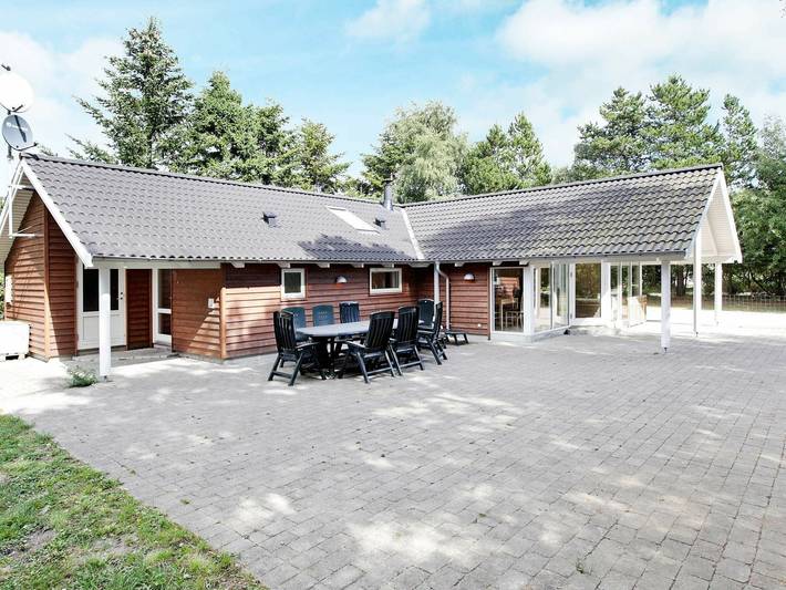 Ferienhaus für 12 Personen, mit Terrasse und Whirlpool sowie Sauna, kinderfreundlich in Kramnitse