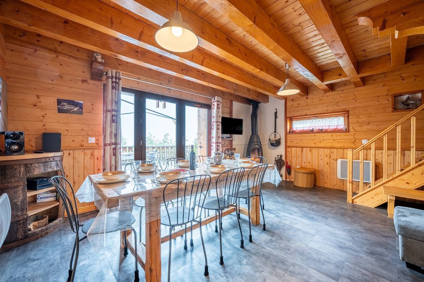 Chalet "Les Skieurs" avec vue sur les montagnes, terrasse privée et Wi-Fi in Notre-Dame-du-Pré, Savoie