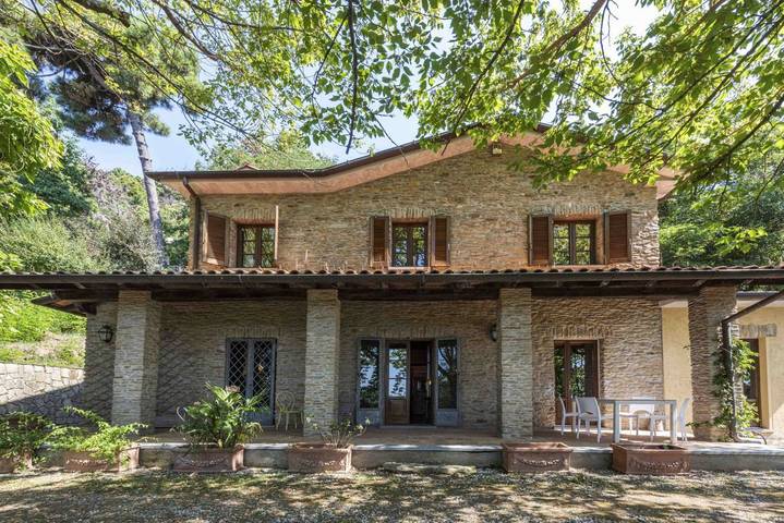 Villa pour 9 personnes, avec jardin dans Massa-Carrara