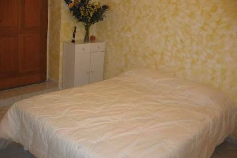 Ganze Wohnung, Rochecolombe: Ferienwohnung - Rochecolombe in Rochecolombe, Ardèche