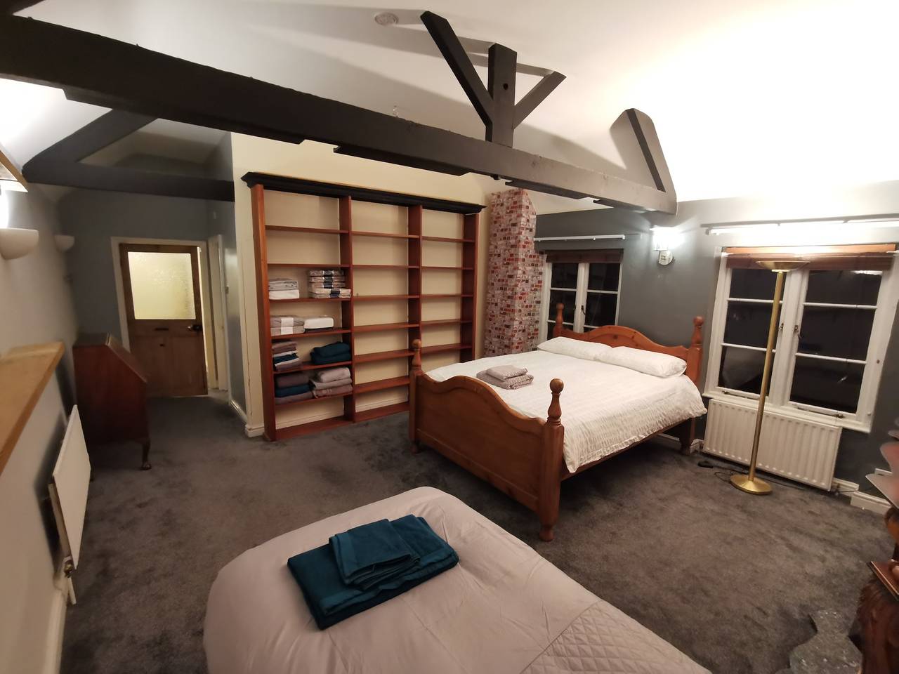 Entire vacation apartment, House - Sleeps up to 14 & Parking Available in Darlington