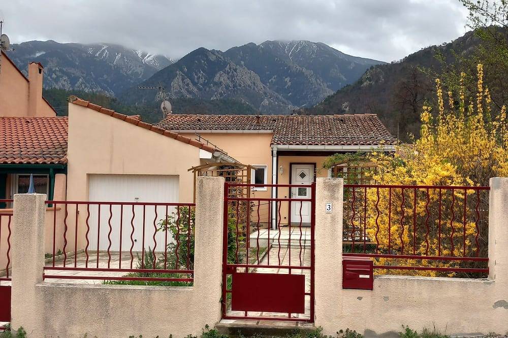 \"les coteaux\" lumineux gite face au Canigou. Animaux de compagnie acceptés in Vernet-les-Bains, Parc naturel régional des Pyrénées catalanes