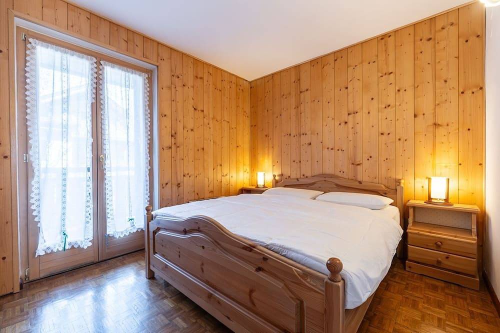 Ganze Wohnung, Two-bedroom apartment just 300 meters from the Sellaronda ski lifts. in Alba (Canazei), Canazei