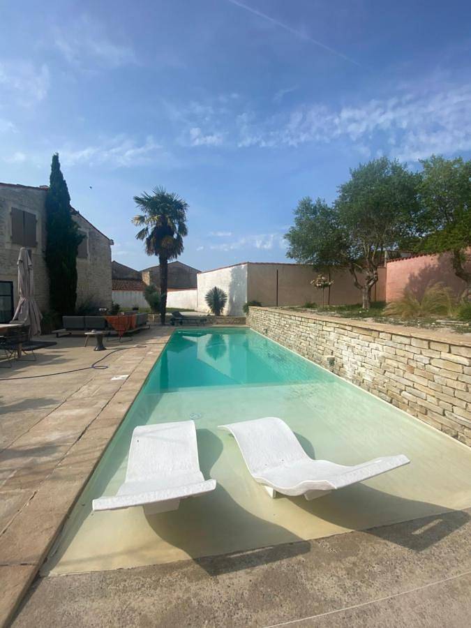 Villa pour 12 personnes, avec piscine ainsi que jardin et jacuzzi, animaux acceptés - 1