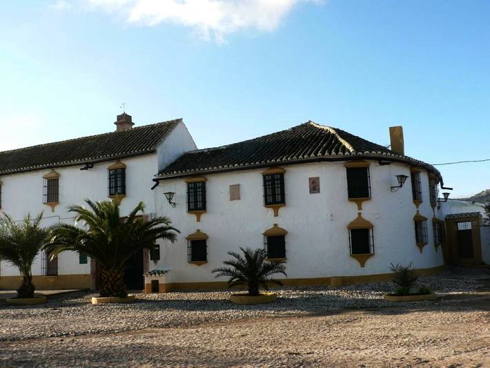 Casa rural para 15 personas, con terraza y piscina además de vistas y jardín, Se admiten mascotas en Cañete la Real - 3