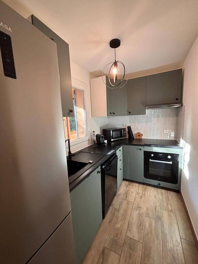 Appartement entier, One-Bedroom Apartment in Sainte-Tulle, Parc naturel régional du Luberon