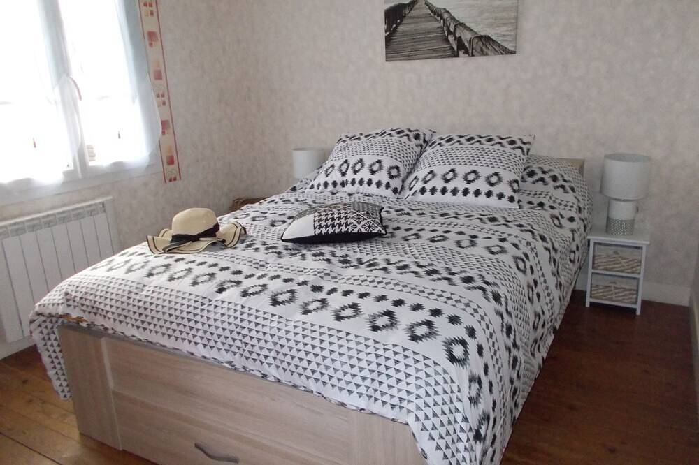 Charming, cosy villa 5 minutes' walk from the beach in Jullouville, Côte de la Déroute