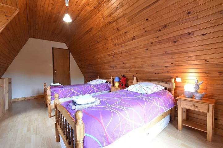 Location de vacances pour 6 personnes, avec terrasse ainsi que jardin et piscine à Saint-Léon-sur-Vézère - 2