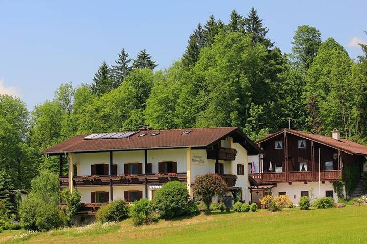 Pension, mit Balkon und Terrasse sowie Garten in Kuchl