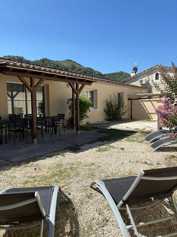 Gîte pour 8 personnes, avec vue ainsi que terrasse et jardin dans Saint-Julien-en-Saint-Alban