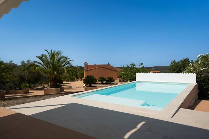 Casa rural para 12 personas, con jardín y vistas además de vistas al lago y piscina en Calañas