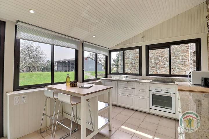 Gîte pour 6 personnes, avec jardin à Bazouges-la-Pérouse - 3