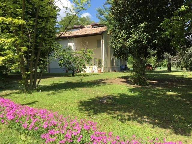 B&b per 2 persone, con Terrazza e Giardino nonché Panorama a Parma