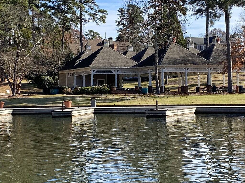 Ganze Wohnung, Lakefront Getaway \"Right There\" on the water in Reynolds community 2 bed/2 bath in Lake Oconee