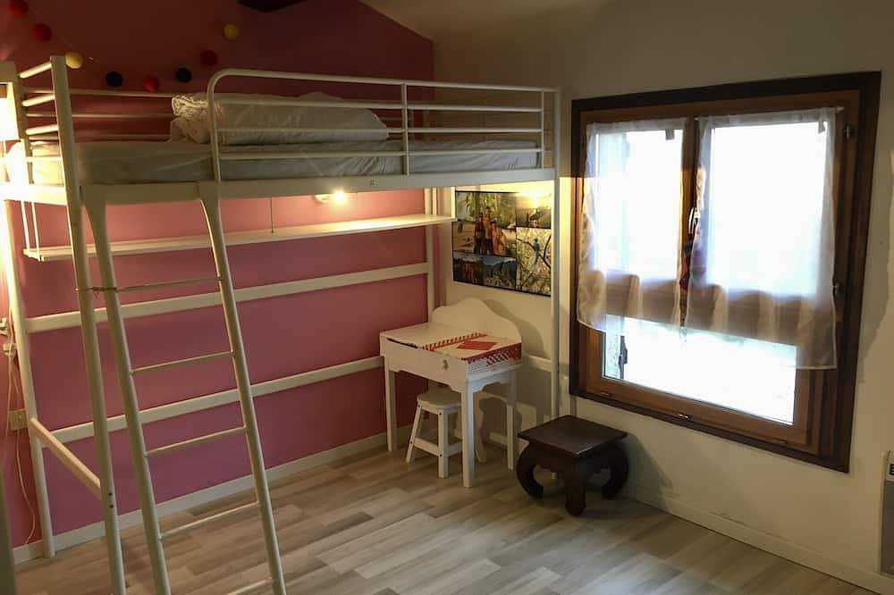 Pézenas / Maison avec jardin / piscine / tout proche centre-ville / calme / Wifi in Pézenas, Côte méditerranéenne (France)