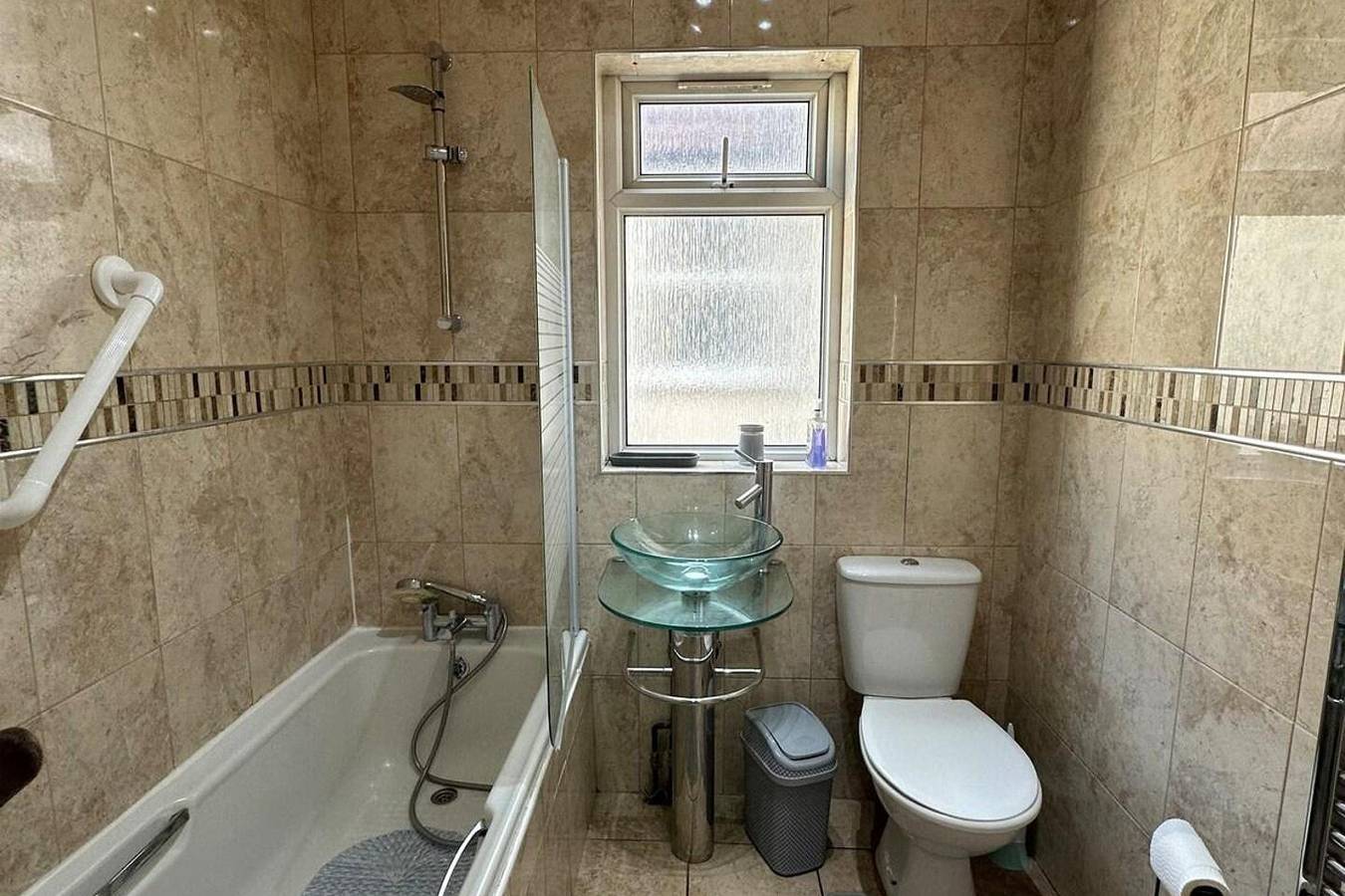 4 Bed House - Sleeps 10 - Garden - Parking - Wifi in South Yorkshire