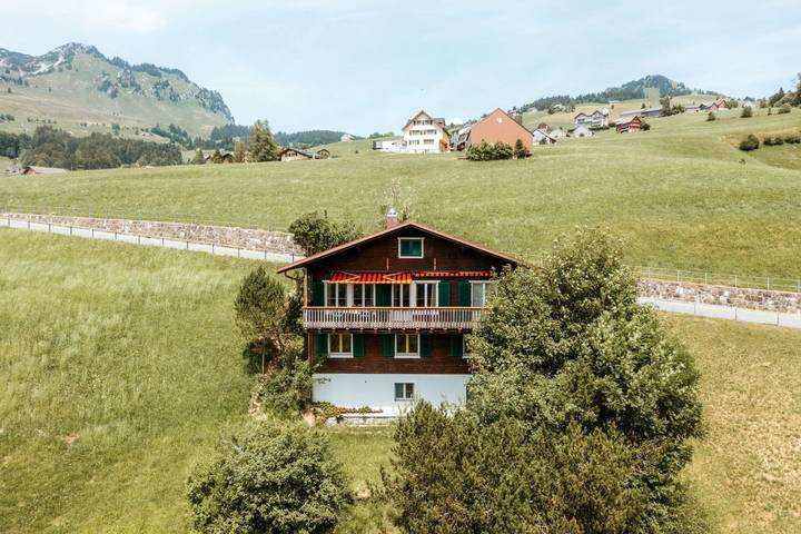 Ferienhaus für 6 Personen, mit Garten und Ausblick in Amden