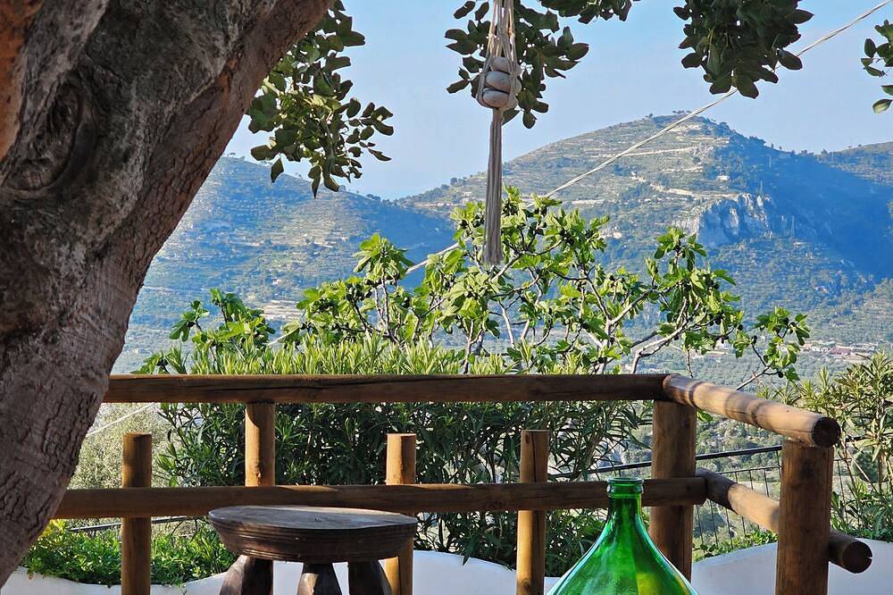 B&B La Scapola Superior room with terrace, in the hills, 2km from the sea in Gargano