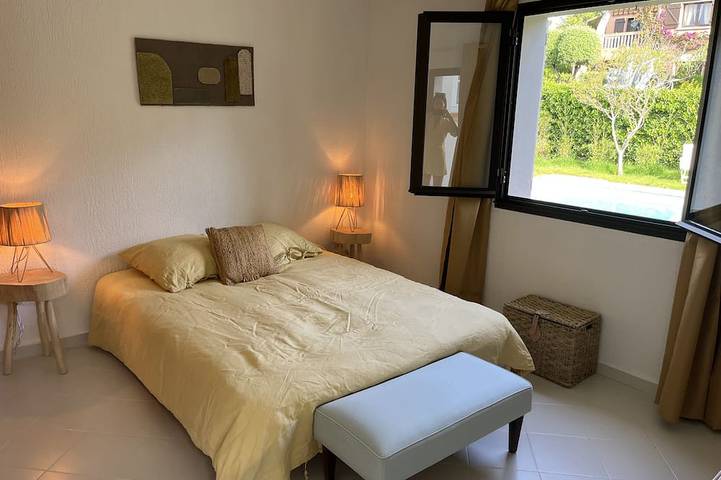 Location de vacances pour 16 personnes, avec jardin dans Plage Le Pradon Carqueiranne - 2