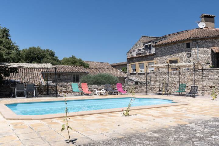 Gîte pour 5 personnes, avec jardin, adapté aux familles à Orgnac-l'Aven
