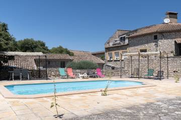 Gîte pour 5 personnes, avec jardin, adapté aux familles à Orgnac-l'Aven