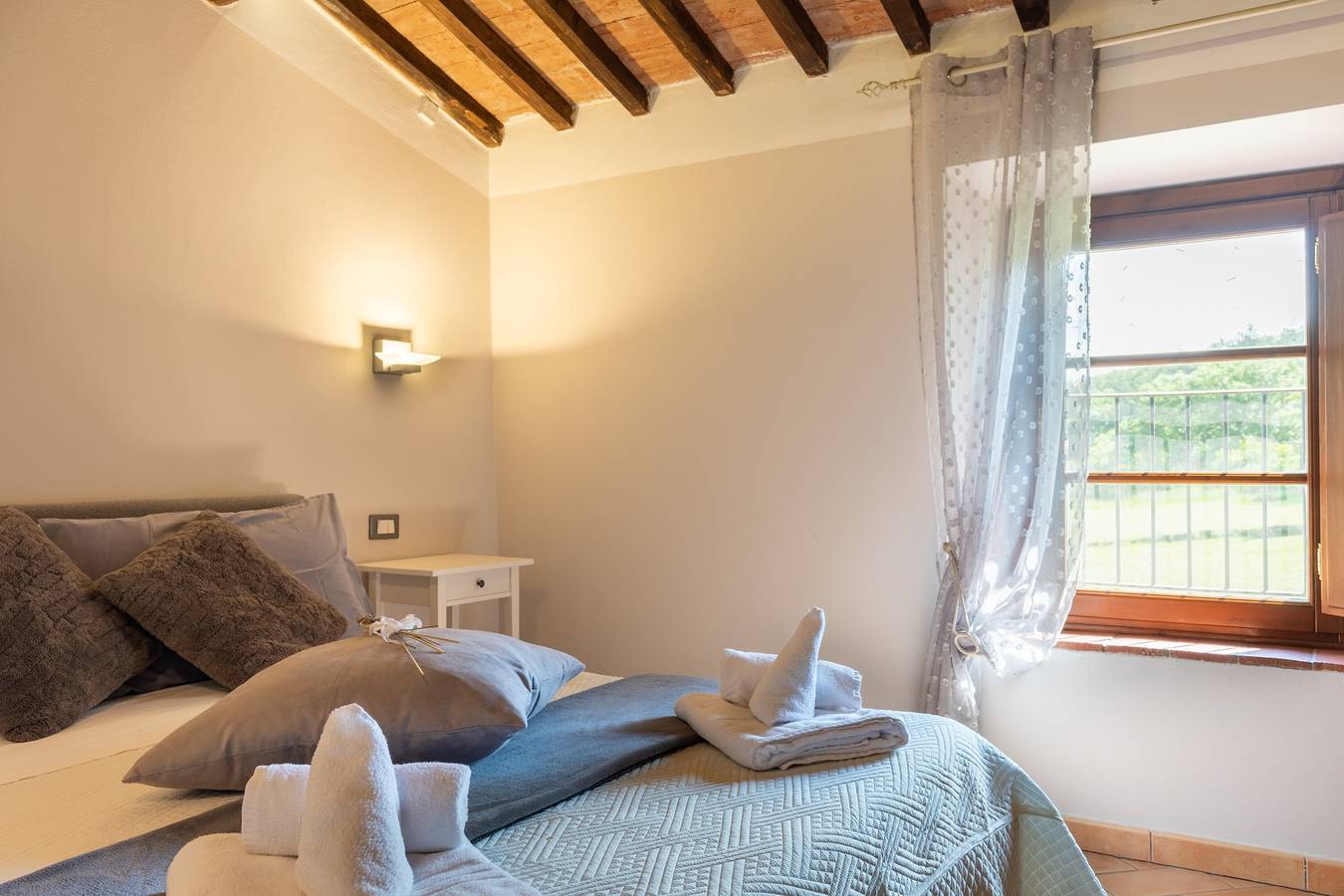 'Giaggiolo' Room with Mountain View, Shared Pool and Wi-Fi in Chianciano Terme, Siena Province