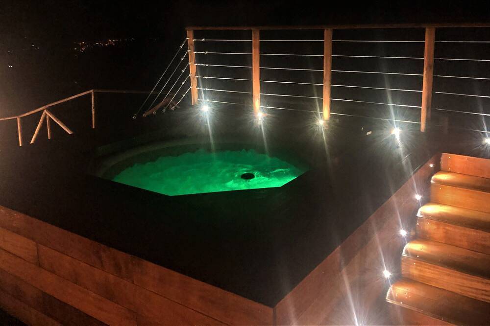Toskanische Villa mit Infinity-Salzpool und beheiztem Whirlpool mit atemberaubender Aussicht in Pelago, Valdarno