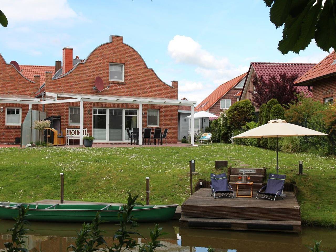 Grachtenkate - Traumhaftes Ferienhaus direkt am Wasser in Greetsiel, Krummhörn