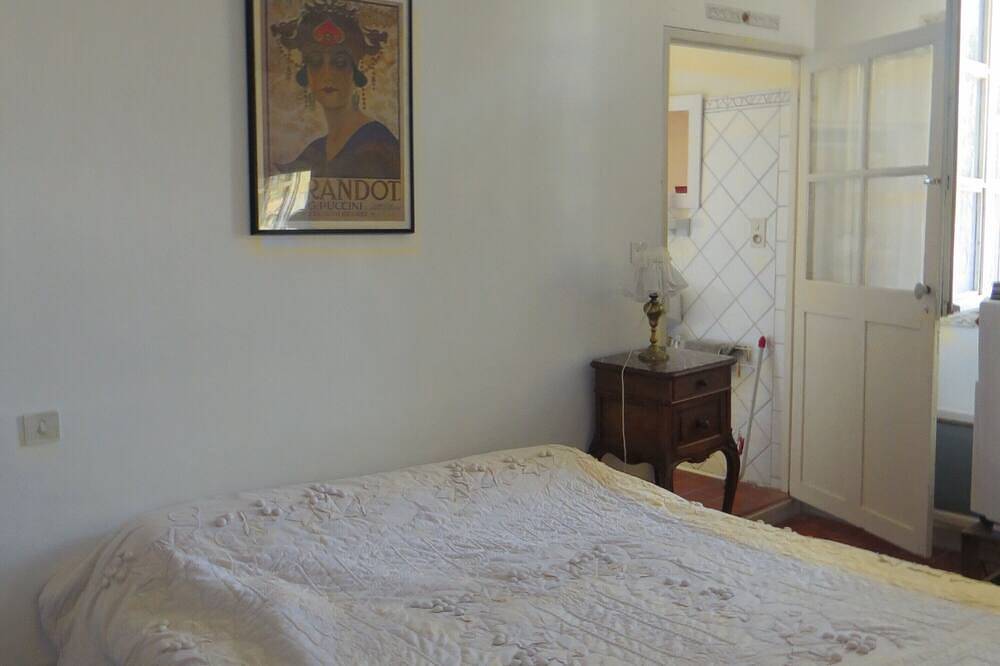 Appartement entier, Appartement  de charme  en Provence Parc arboré .Calme.Parking .2/4 personnes in Orange, Vaucluse