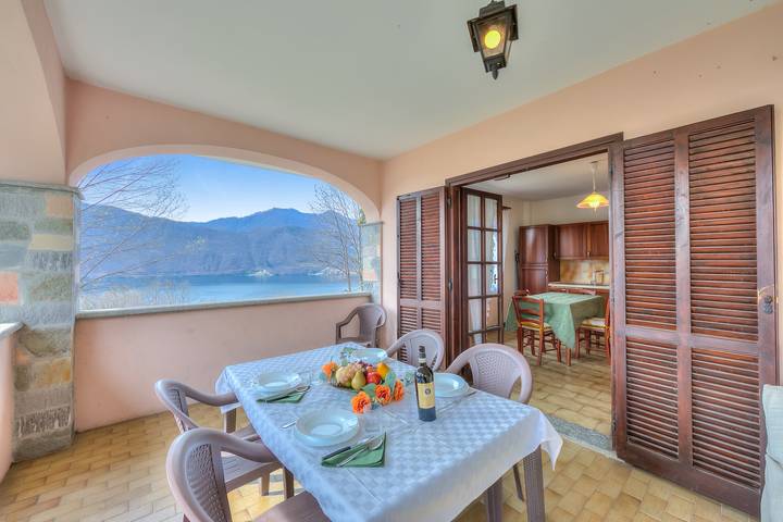 Vakantiehuis voor 3 personen, met terras en uitzicht op het meer, kindvriendelijk aan het Ortameer