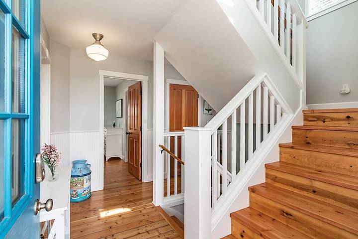 Vacation home for 12 people, with balcony and hot tub, with pets in Oregon Coast