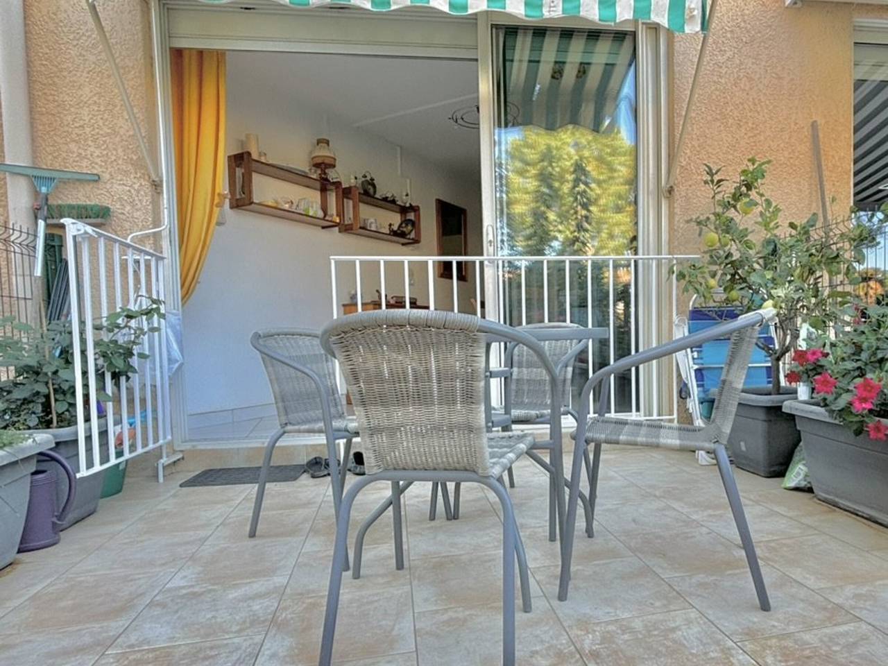 Apartamento entero, Estudio cabina 2 plazas cerca de la playa en La Londe-les-Maures in La Londe-les-Maures, Region de Toulon