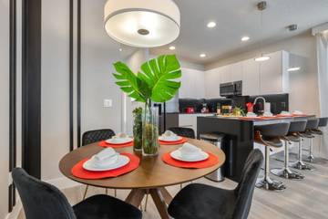 Vacation Rental for 11 Guests in Four Corners, Lake County, Picture 3