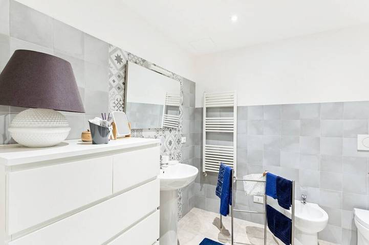 Appartamento intero, GuestHost - Bright Apt w/ Private Parking & Patio in Catania, Catania e dintorni