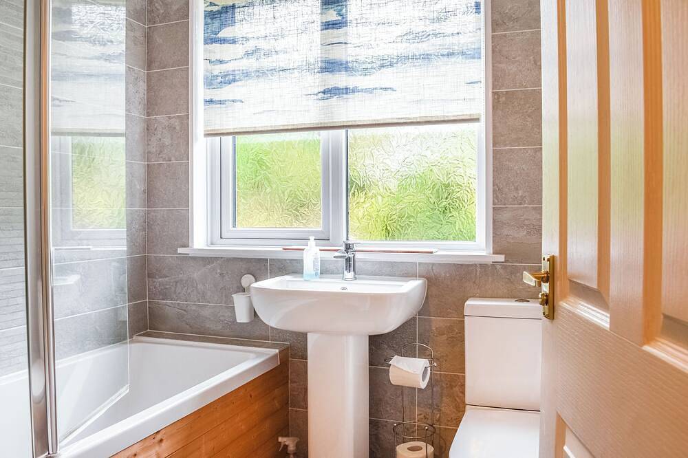 3 bedroom accommodation in Windermere in Bowness-on-Windermere, Lake District
