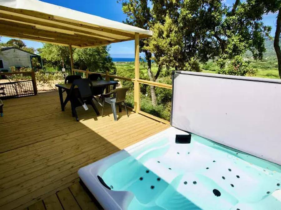 Camping Le Colomba - Mobilhome 4 personas - Vista al Mar o a la Montaña 3 Habitaciones 4 Personas Aire Acondicionado + Tv + Jacuzzi in Olmeto, Distrito de Sartène
