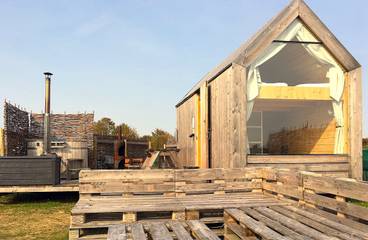 Glamping for 4 People in St Osyth, England, Photo 3
