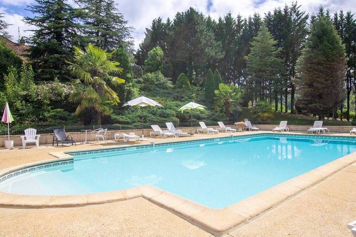 Gîte pour 4 personnes, avec jardin et piscine
