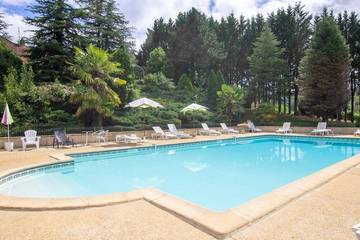 Gîte pour 4 personnes, avec piscine et jardin à Mazeyrolles