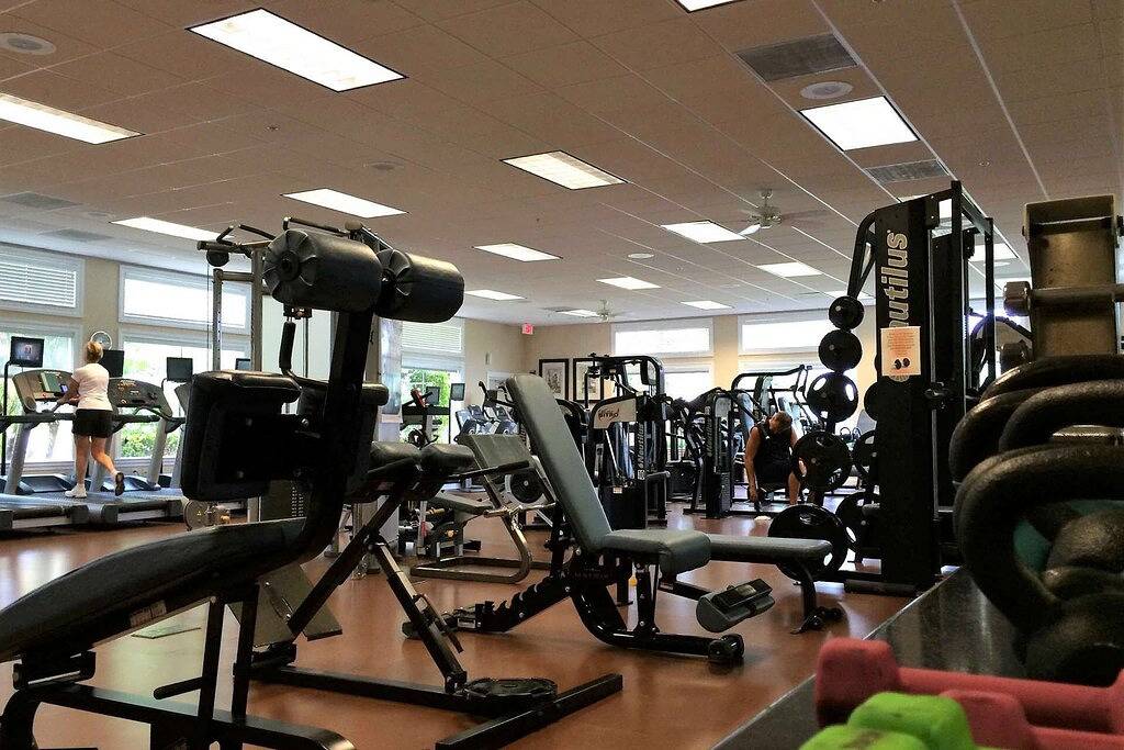 Ganze Wohnung, Schöne Einheit im Erdgeschoss, kostenloses Wlan, Social Club-Mitgliedschaft inbegriffen, Genießen Sie Country Club Living! in Fort Myers, Southwest Florida
