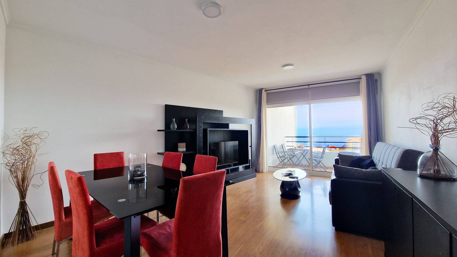 Ganze Wohnung, Ferienwohnung für 4 Personen mit Balkon in Caniço, Madeira