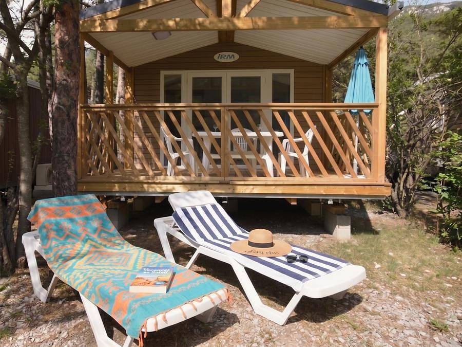 Camping Domaine de l'Ubaye - Mobilhome 6 personnes - Loggia Bay vue rivière - 2 chambres - Tv - Clim - Lv in Méolans-Revel, Région de Barcelonnette