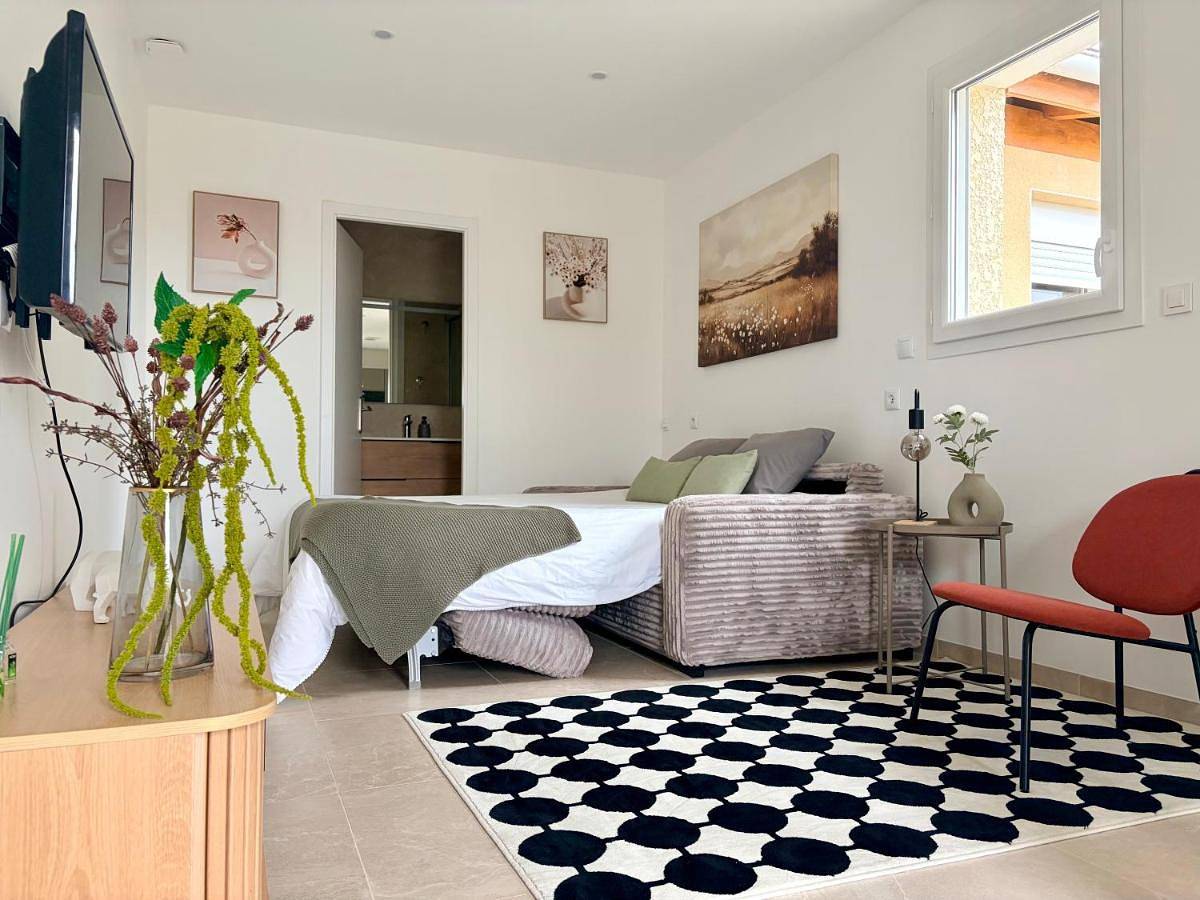Appartement entier, Cosy studio with garden in Chevry, Gex
