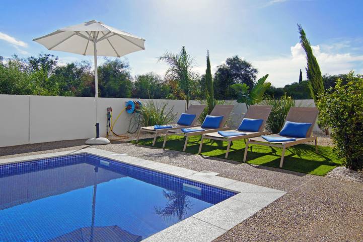 Villa für 8 Personen, mit Pool und Garten sowie Balkon auf Zypern - 4